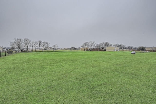 view of yard featuring a rural view