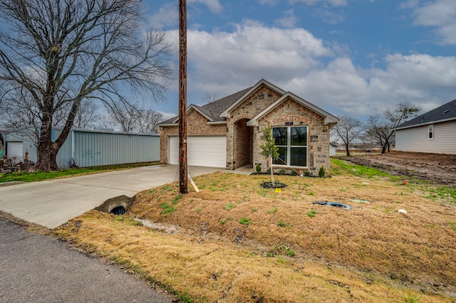 view of front facade featuring a garage