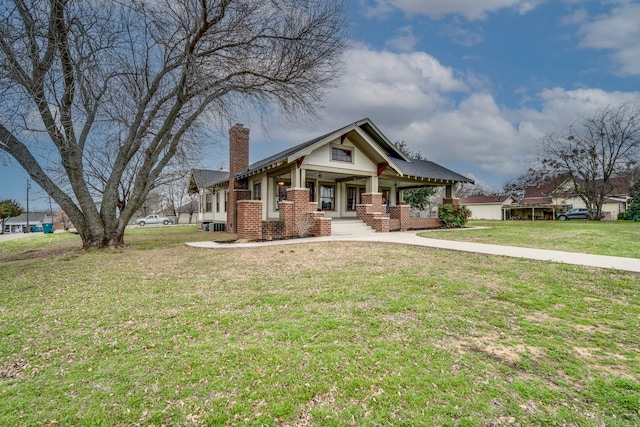 craftsman inspired home featuring a front lawn and covered porch