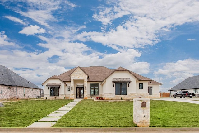 view of front of house featuring a front lawn