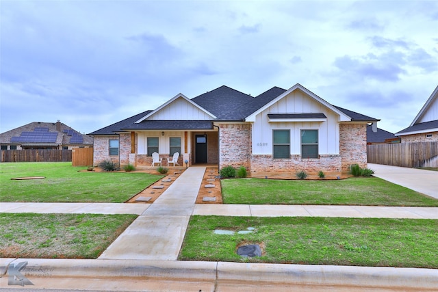 craftsman house featuring a front lawn and a porch