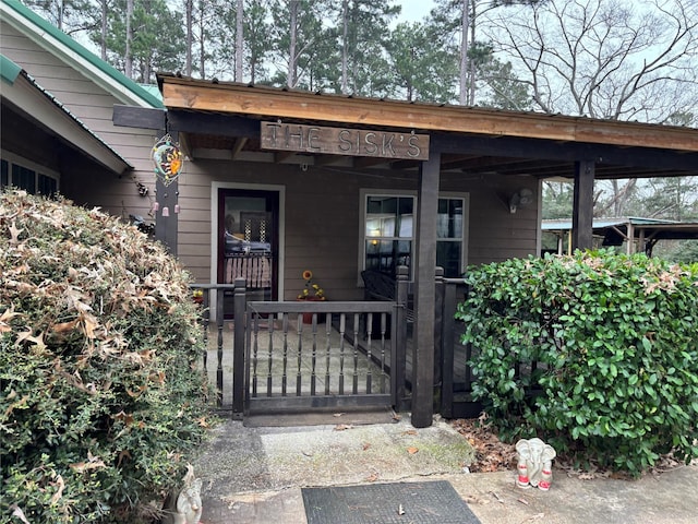 doorway to property with covered porch