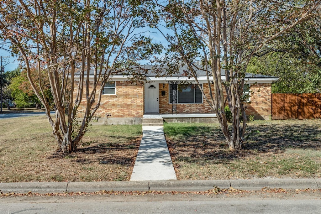 view of front of property