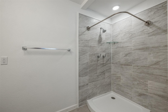 bathroom featuring tiled shower