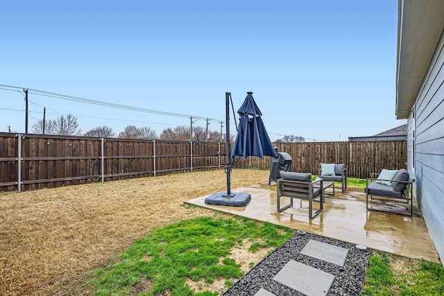 view of yard featuring an outdoor living space and a patio area