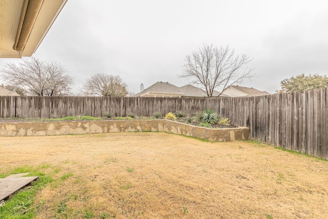 view of yard featuring a fenced backyard