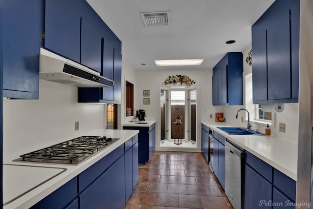 kitchen featuring sink, stainless steel appliances, and blue cabinetry