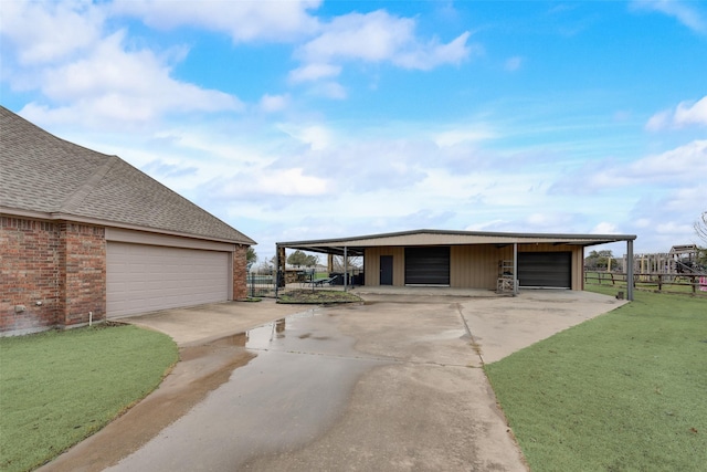 view of front of property with a front lawn