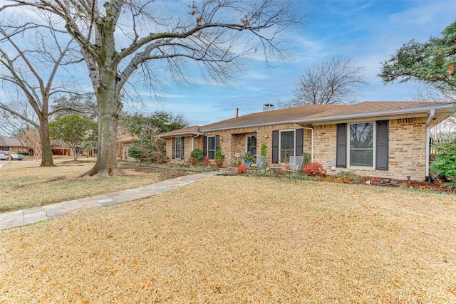 single story home featuring a front lawn