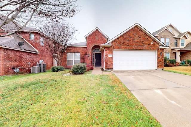 view of front of property featuring cooling unit, a garage, and a front lawn