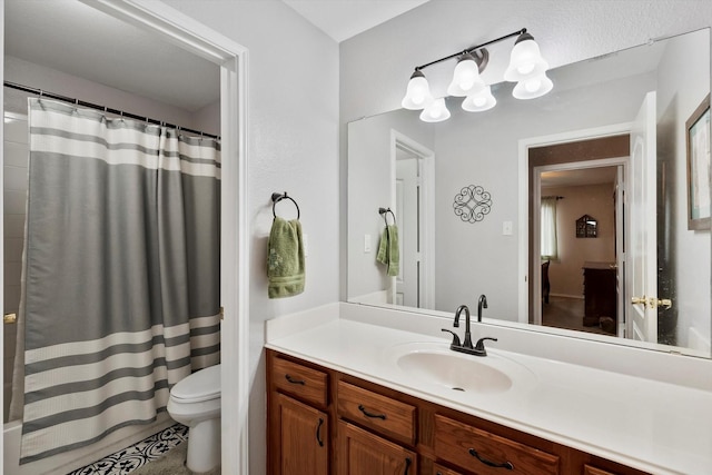 bathroom with a shower with curtain, vanity, and toilet