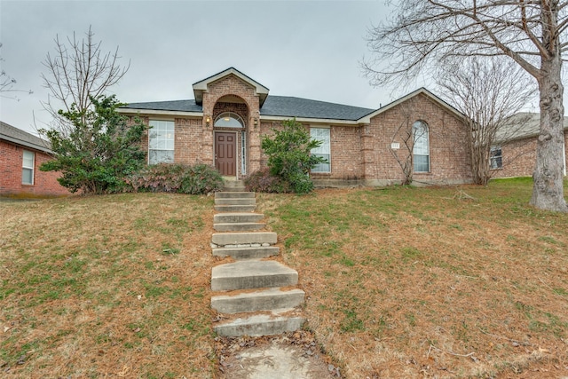 single story home featuring a front lawn