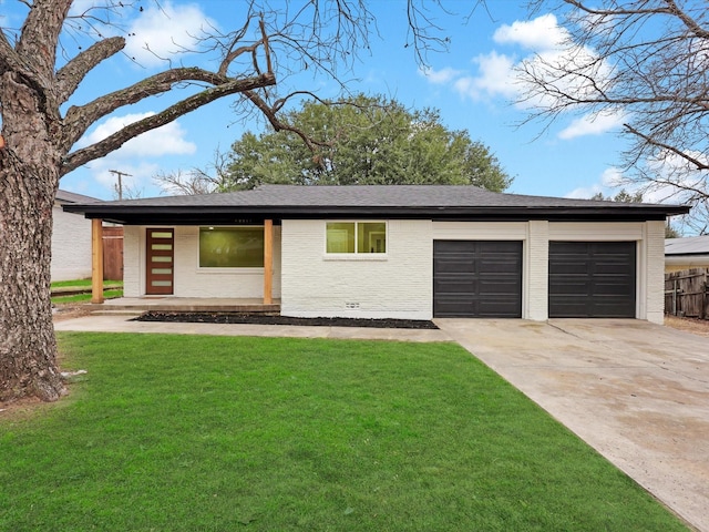 view of front of home featuring a garage and a front yard