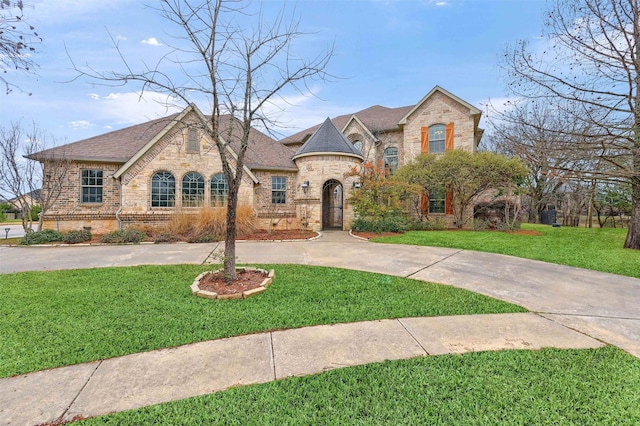 view of front facade with a front lawn