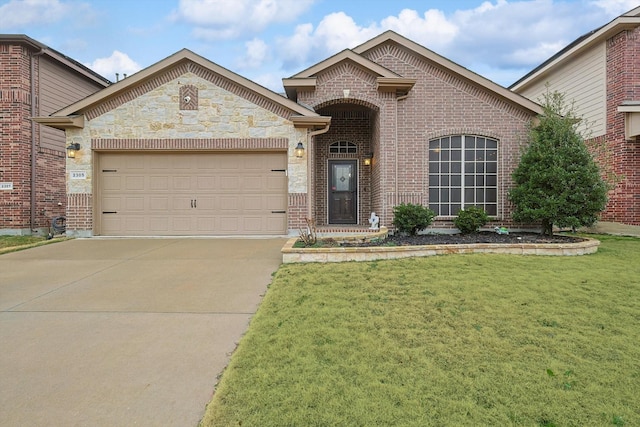 view of front of home featuring a garage and a front yard