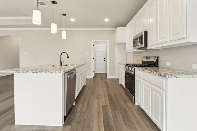 212 Navajo Trl, Alvarado, TX 76009 - kitchen with visible vents, crown molding, appliances with stainless steel finishes, arched walkways, and a sink