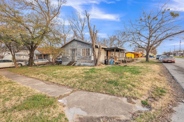 single story home featuring a front yard