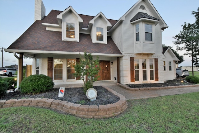 view of front of property with a front yard and covered porch