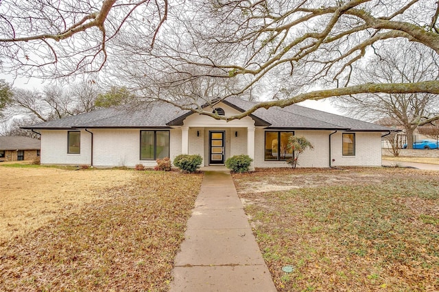 view of front of house with a front lawn