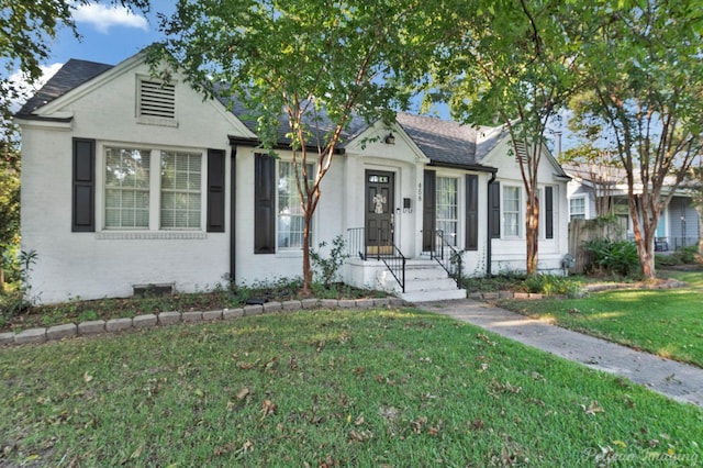 view of front facade with a front yard