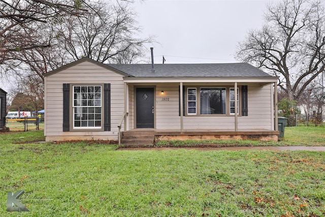 view of front facade with a front lawn