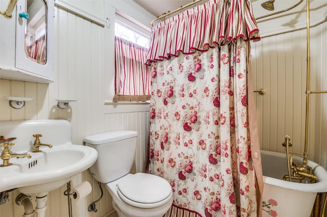 full bathroom featuring shower / tub combo with curtain, sink, and toilet