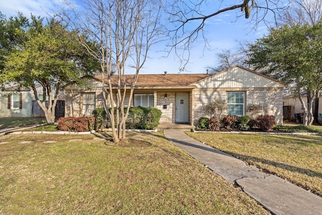 ranch-style house featuring a front lawn