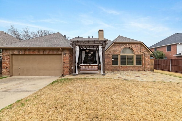 view of front facade featuring a garage and a front lawn