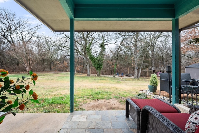 view of yard featuring a patio