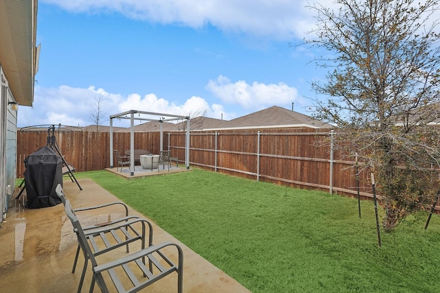 view of yard with a patio area