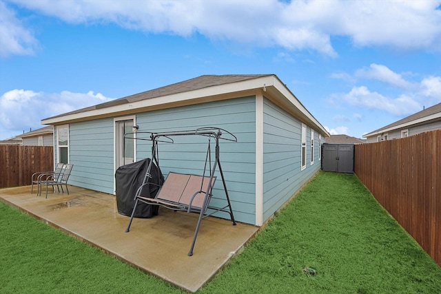 view of outdoor structure featuring a yard