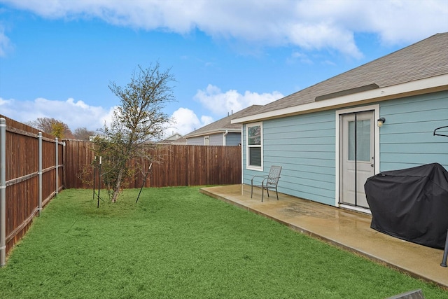 view of yard with a patio area