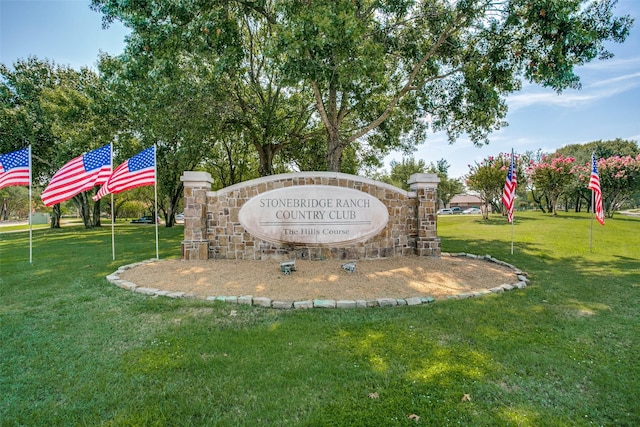 community / neighborhood sign featuring a yard