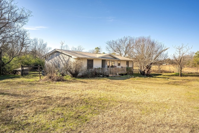 ranch-style house with a front yard