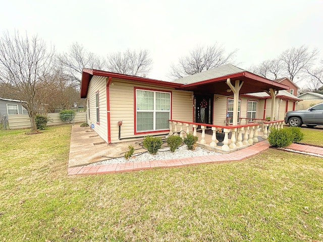 view of front of property featuring a front lawn and covered porch