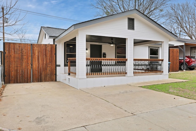 view of front of house with a porch, a shingled roof, and a ceiling fan