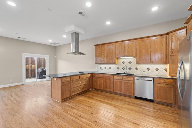 6039 Reiger Ave, Dallas, TX 75214 - kitchen with stainless steel appliances, a peninsula, island exhaust hood, a sink, and visible vents