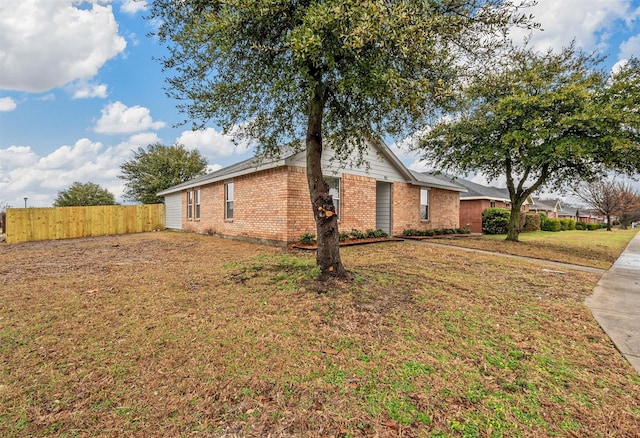 view of side of property featuring a lawn