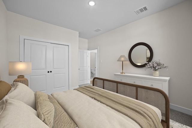 bedroom featuring a closet, carpet flooring, baseboards, and visible vents