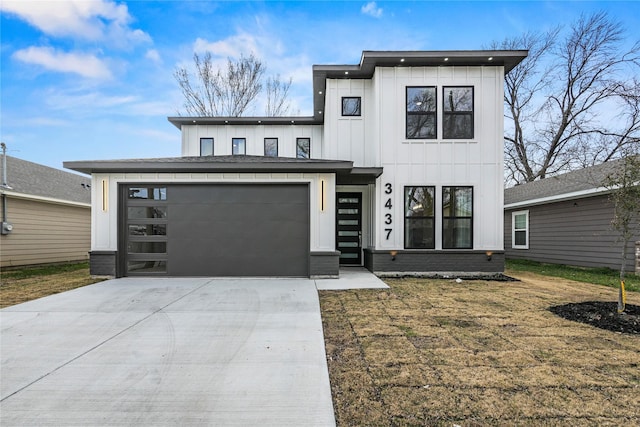 view of front of home featuring a front lawn