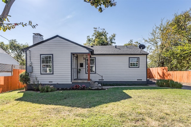 view of front of house featuring a front lawn