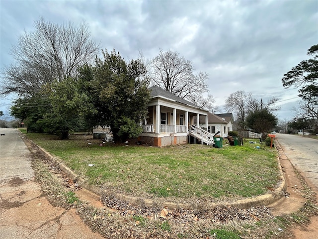 view of front facade with a porch and a front yard