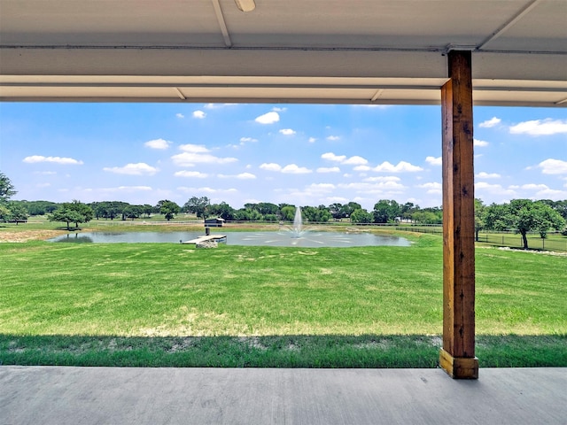 view of yard featuring a water view