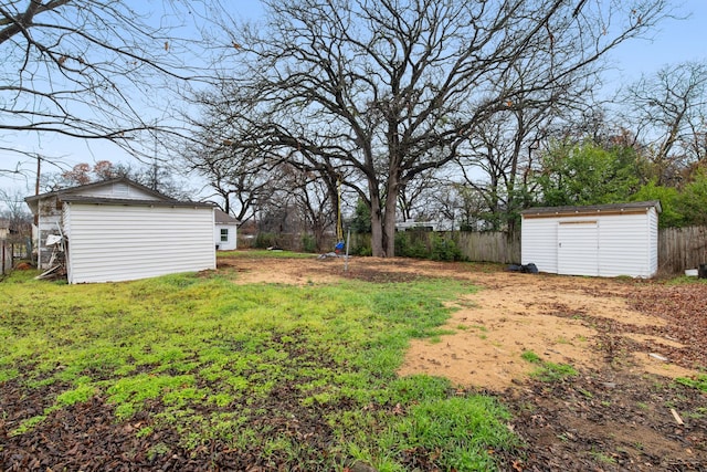 view of yard with a storage unit