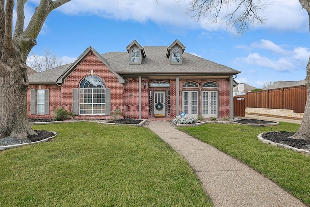 view of front facade featuring a front yard