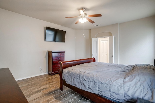 bedroom with ceiling fan