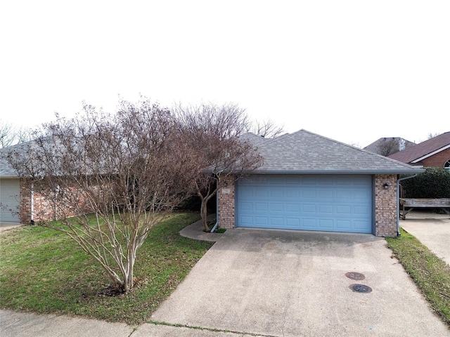 view of front of home featuring a garage, an outdoor structure, and a front lawn