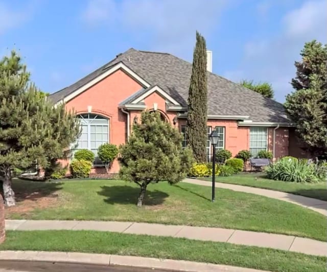 view of front of property with a front lawn