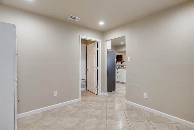 spare room featuring light tile patterned floors