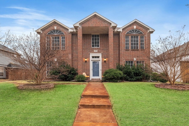 view of front property featuring a front yard